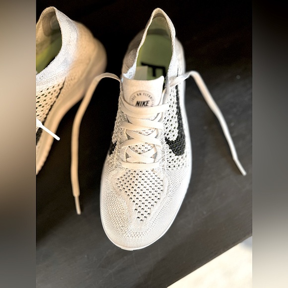 NIKE 7.5 Shoes - Picture 6 of 7